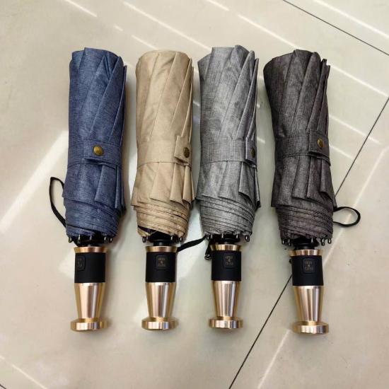 DÙ CẦM TAY GẤP 3 A812